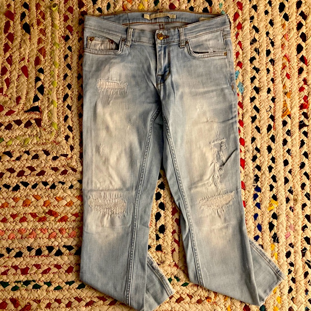 Selling pair of premium denim, Zara Jeans — Size 2, BARELY WORN!!